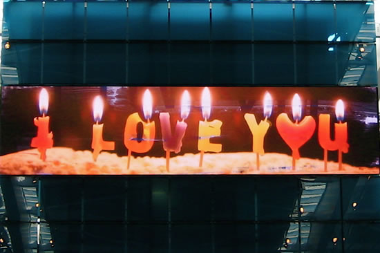 T5 I LOVE YOU candles advertising on 15 April 2008